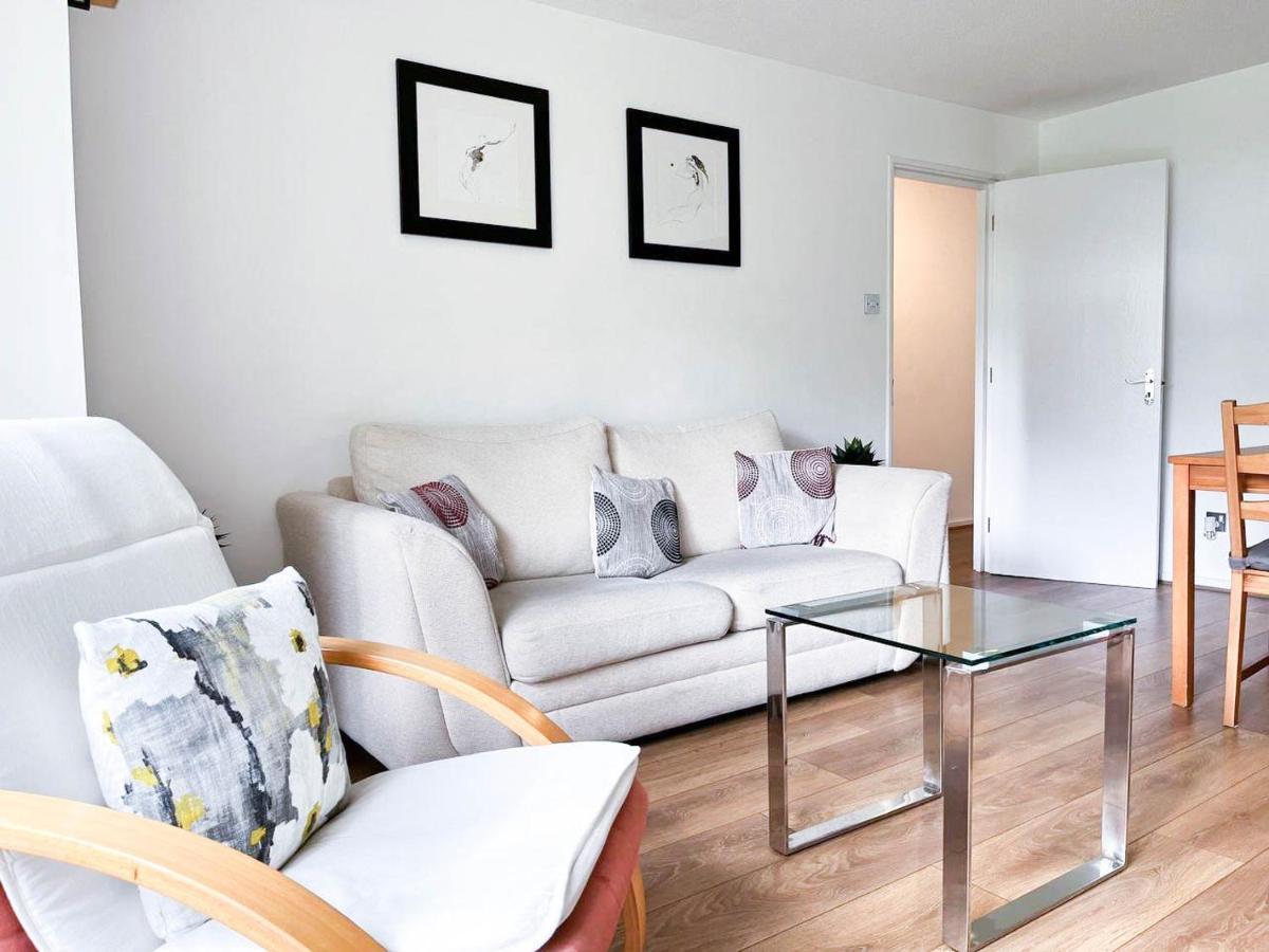Apartament Lovely 2 Bedroom Flat With Free Parking, Great Transport Links To London, The Excel Centre, Canary Wharf And The O2! *
