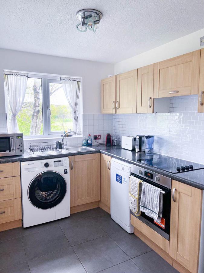 Lovely 2 Bedroom Flat With Free Parking, Great Transport Links To London, The Excel Centre, Canary Wharf And The O2! Apartament Londra